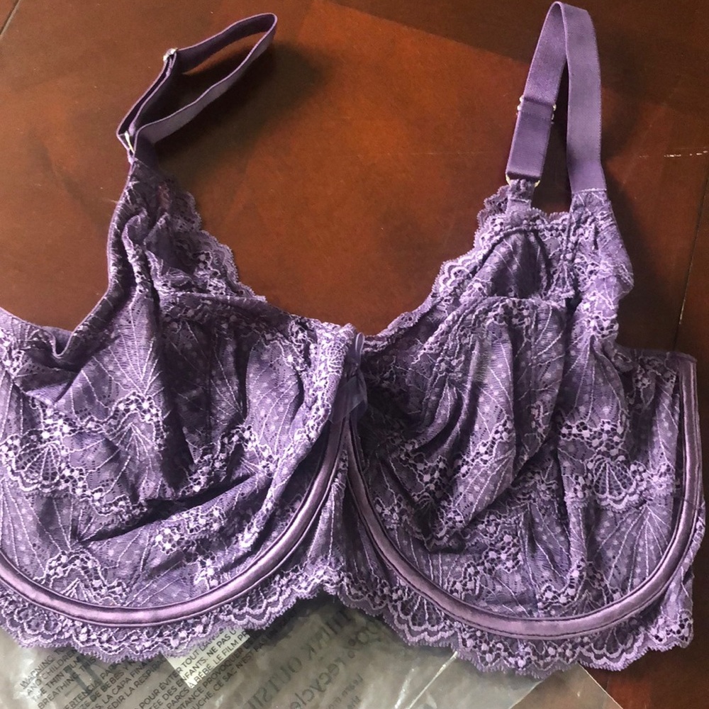 Women’s brand new purple bra size 38I- with tags never worn